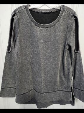 Doe & Rae Gray Cold-Shoulder Sweatshirt